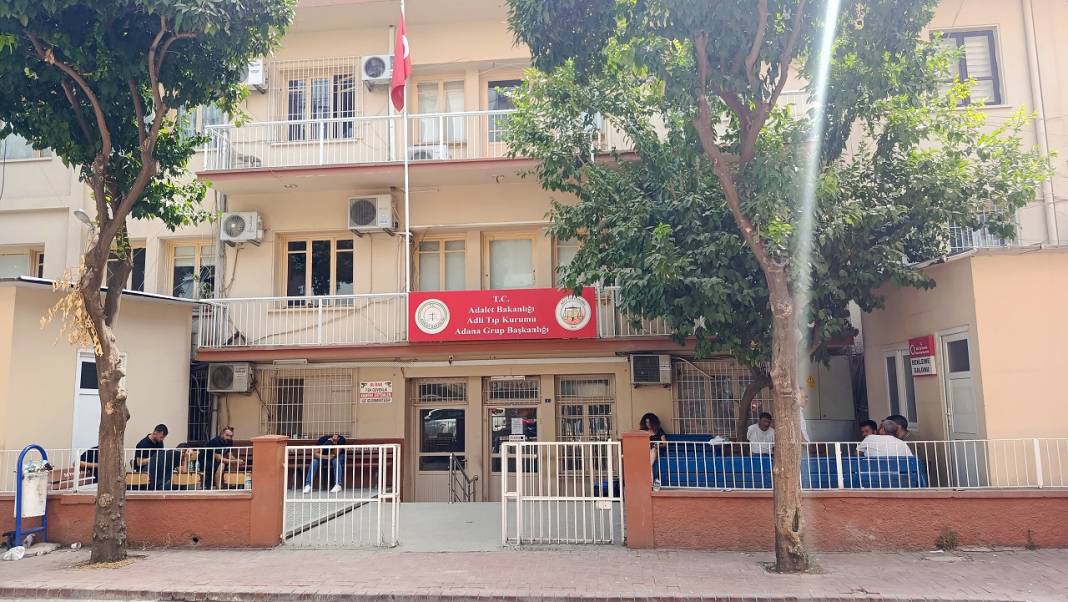 Bir kadın ile beraber dükkanın içinde ölü bulundu! 3